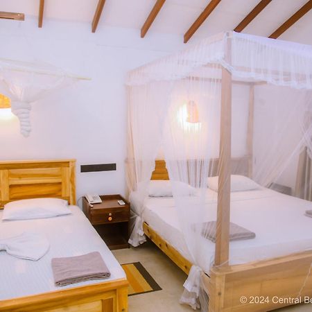 Central Beach Inn ميريسا المظهر الخارجي الصورة